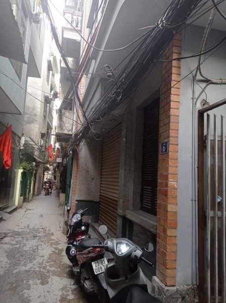 Bán nhà đường 19/5, Hà Đông, 35m2, nhà 4 tầng mới xây, ô tô quay đầu cách 30m, chỉ 2,7 tỷ