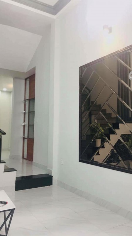 Bán nhà đẹp lung linh giá rẻ đường CMT8, 1trệt 4 lầu, 40m2, 5.5 tỷ