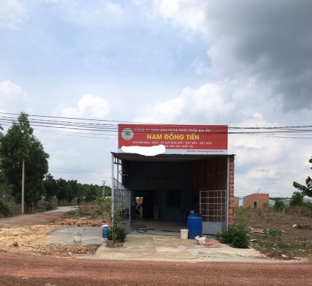 Bán gấp đất đnag kinh doanh Văn Phòng ở Đường Lạc Long Quân. tặng ngay căn nhà mới xây
