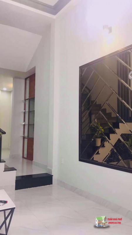 Bán nhà đẹp lung linh, giá rẻ đường CMT8, 1trệt 4 lầu, 40m2, giá 5.5 tỷ