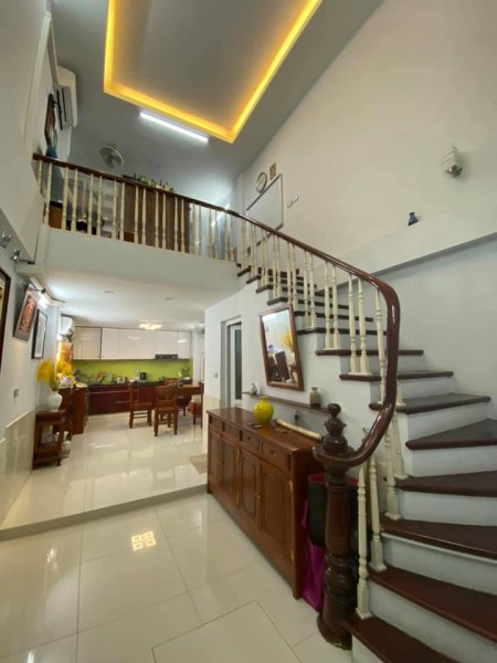 Bán nhà Lạc Long Quân 5T 4.5 tỷ NHÀ ĐẸP -NGÕ ÔTÔ-NỞ HẬU