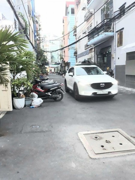 Nhà hẻm xe hơi 8m đường Huỳnh Văn Bánh, P.12, Phú Nhuận, diện tích 3,5x 12m, giá 10,6 tỷ.