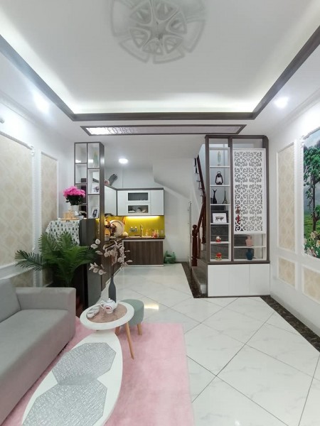 Bán nhà Hoàng Mai 4 tầng 33m2 giá 3.25 tỷ, ô tô đỗ cổng, tặng toàn bộ nội thất cao cấp