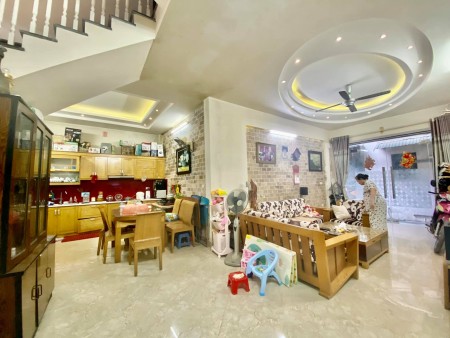 Bán nhà Hoàng Như Tiếp 41m2. Ô tô Lô góc Ngõ thông Giá 4.5 tỷ