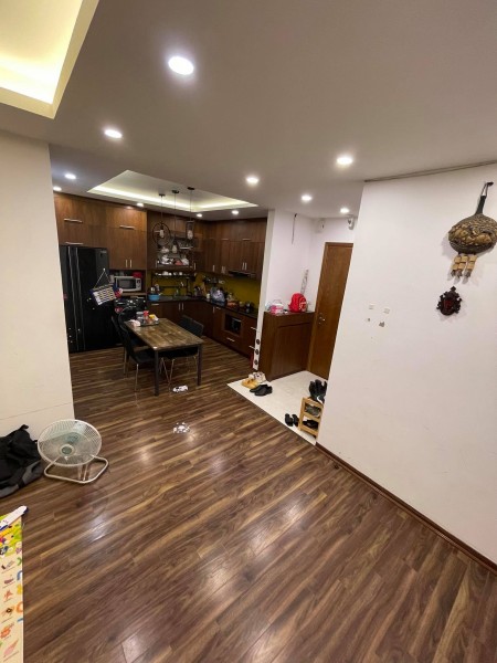 Cho thuê chung cư N03 ngõ 84 Chùa Láng 2 ngủ full đồ 12 triệu/tháng. Lh 0377983070