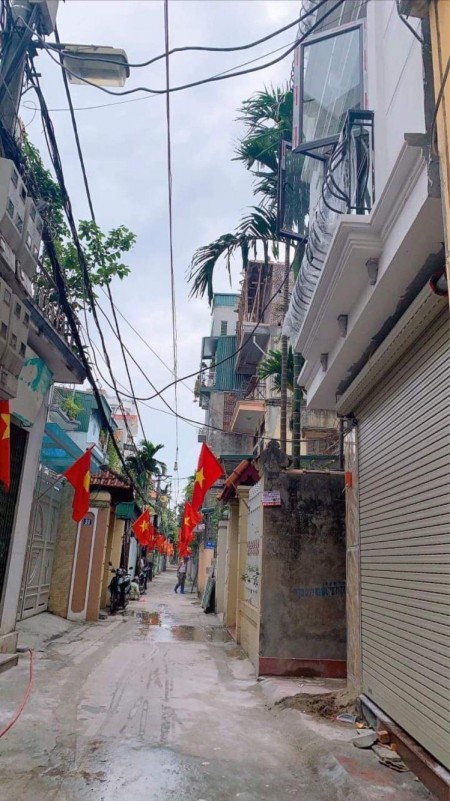 Phố Ngọc Thụy Long biên gần cầu Long biên