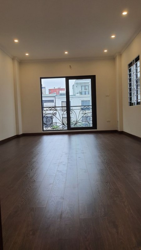 Bán Nhà Long Biên, Cổ linh Aeon 36M2* 5T*R4M* chào 3tỷ 6