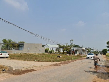 Bán đất thổ cư KDC đông đúc gần ngã 3 Đức Hòa giá 650 triệu
