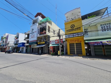 Bán nhà 3 tầng mặt tiền 33 Cao Bá Quát khu buôn bán sầm uất.