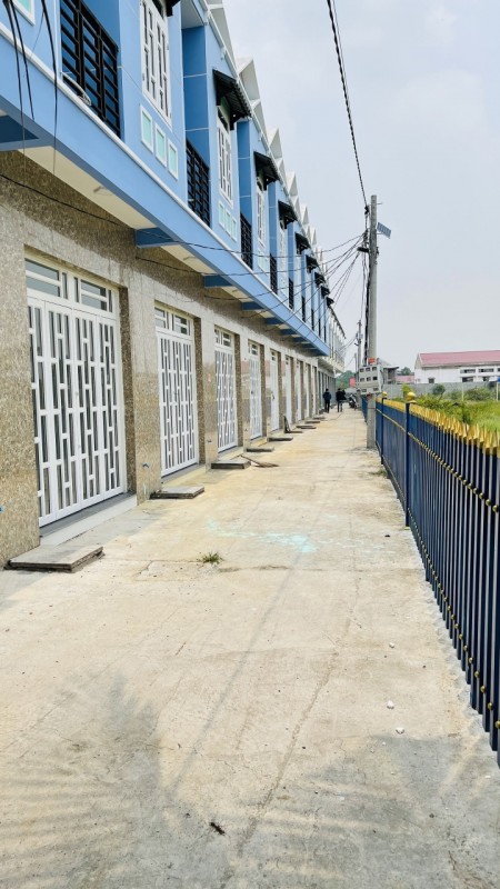 BÁN GẤP CĂN NHÀ THỊ TRẤN ĐỨC HÒA, SHR, SÁT BÊN CHỢ ĐỨC HÒA CHỈ 765 TRIỆU