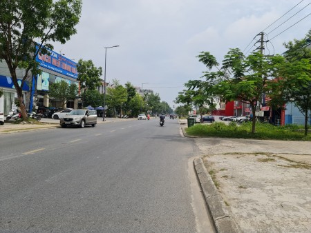 Hàng hiếm. Siêu phẩm nhà mặt tiền Phạm Văn Đồng. Phường Vỹ Dạ, Tp Huế. Đối diện Vinfast