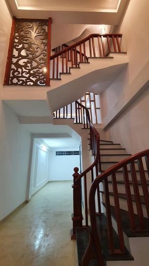 BÁN NHÀ NGÃ TƯ SỠ TRUNG TÂM ĐỐNG ĐA GIÁ 3 tỷ DT: 35m2, 5 tầng, MT: 3.8m