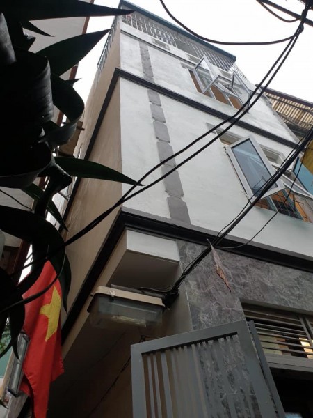 Nhỉnh hơn 2 tỷ lô góc 35m 4 tầng mặt tiền 3,6m Phố Đông Thiên.