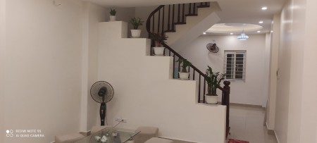 Bán nhà riêng ngõ Lạc Long Quân view trọn vẹn hồ Tây, DT 43m2, mặt tiền 4m giá 6.15 tỷ. LH 0966286718
