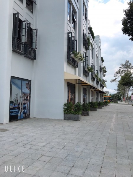 Cần bán Shophouse gần sân tập Golf