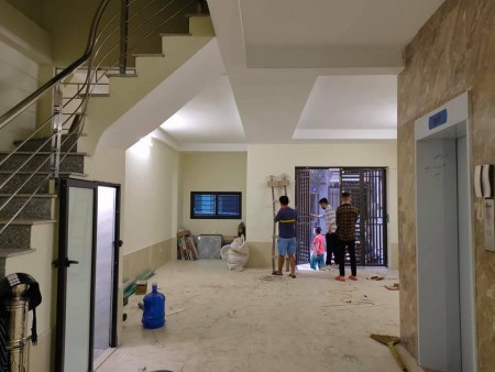 Bán chung cư mini xây mới 70m, 7 tầng, MT gần 6.7m, 18 phòng, thang máy, phố Triều Khúc, chào giá 10.8 tỷ