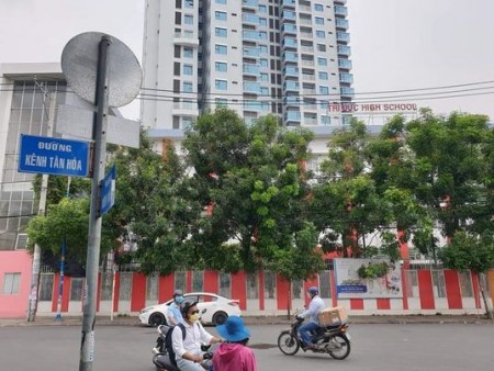 Giá chỉ còn 5,3 tỷ cho DT 92m.Kẹt tiền bán gấp nhà Kênh Tân Hóa quận Tân Phú.