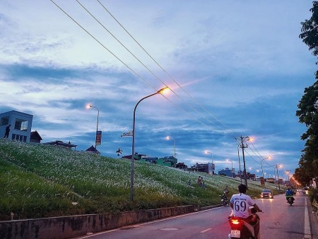 Bán gấp nhà đê Ngọc Thụy 92m2 mặt tiền 6m.