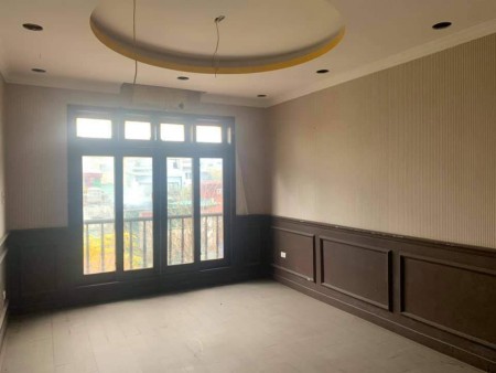Nhà Bán Mặt Phố Văn Cao, DT265m, MT 7.5m giá 60.5 Tỷ. Quá rẻ 230tr1m2