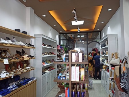 Nhà đẹp 1 trệt 2 lầu, đang kinh doanh buôn bán hiện đang cho thuê thu nhập 120tr/năm, gần chợ BIÊN HÒA