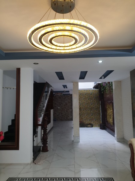 Nhà cho thuê HXT đường CMT8 Quận 3 - 6x20m nở hậu 9m nhà mới có giếng trời thích hợp làm spa, vpct