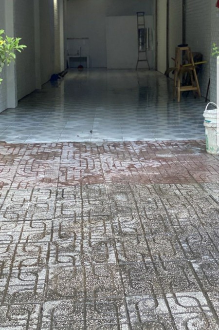 Cho thuê mặt bằng nguyên căn 100m2 mặt tiền cạnh chợ Phú Thuận