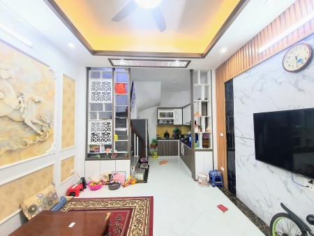 Hoàng Mai nhà mới ở ngay 5 tầng 31m2 giá 3.2 tỷ