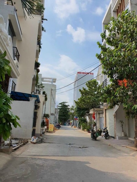 Bán nhanh lô đất 980 Phú Hữu DT 84.2m2 giá 4.8 tỷ