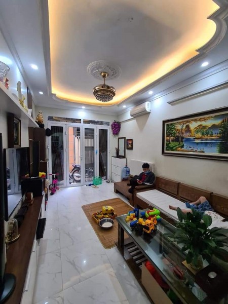 Bán nhà 32m 5 tầng ngõ 59 Vĩnh Hưng lô góc, giá 3.15 tỷ.