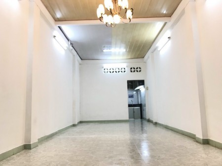 Nhà cho thuê mt đường Duy Tân Phú Nhuận, 4x15m hẻm xe hơi có sân thượng