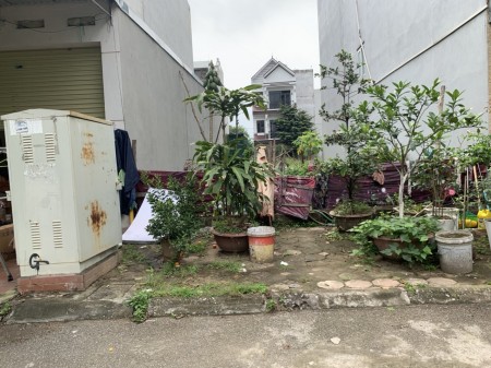 Bán đất khu TĐC Giang Biên giá hời, diện tích 47m2 đường 17m