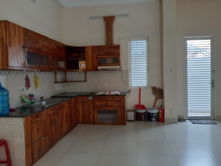 Nhà cho thuê nguyên căn đường Cô Giang Phú Nhuận(4.5x18m) trệt lửng 3 lầu sân thượng