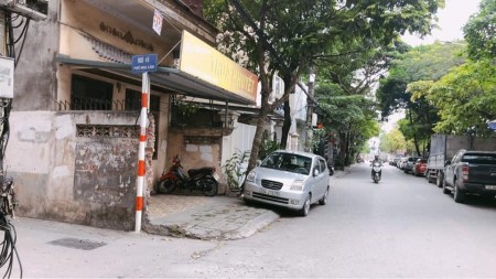 Nhỉnh 2 tỷ có nhà đẹp, 5 tầng 38m2 tại Hoa Lâm 100m ra Ngô Gia Tự.