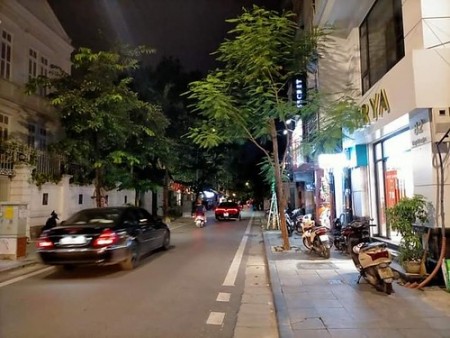 NHÀ 3 TẦNG LÔ GÓC MẶT PHỐ ĐỐNG ĐA 68M 14 TỶ KINH DOANH VỈA HÈ