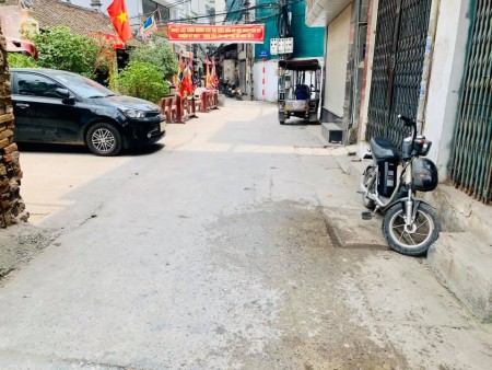 Bán nhà Hoàng Mai, Ô TÔ đỗ cổng, ở ngay, gần phố, sổ riêng nở hậu Nhỉnh 2 tỷ