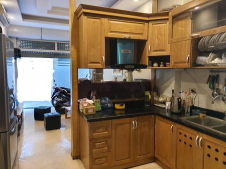 Vị trí cực hot, nhà đẹp ở ngay, 34m, 5 tầng, giá nhỉnh 4 tỷ, giáp 2 quận Đống Đa, Ba Đình