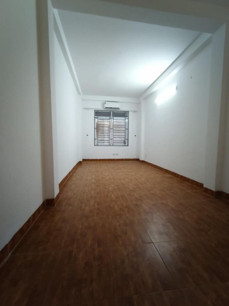 Nhỉnh 2 tỷ có nhà 30m2, mới đẹp ở ngay, đường Đông Thiên, Quận Hoàng Mai, LH 0944267031