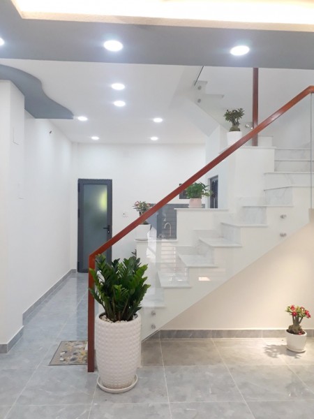 Nhà đẹp 1 lầu, khu an ninh hẻm 184 Âu Dương Lân P3 Q8