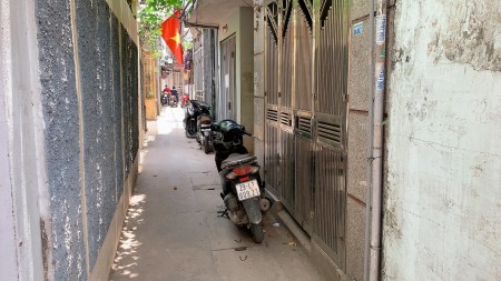 Bán nhà lô góc, DT30 m, 4T, MT3.1 m, giá chào chỉ 2.55 tỷ, Hoàng Hoa Thám.