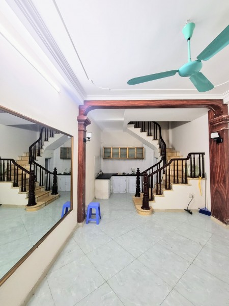 Bán gấp nhà đẹp ở ngay ô tô đỗ cửa ngõ thông kinh doanh kẻ vẽ dt 35m2 giá 2.75 tỷ