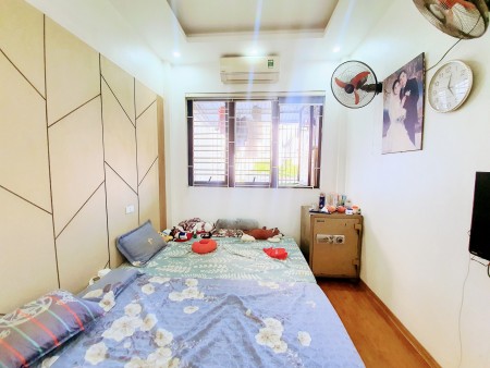 NHÀ NGÕ 255 LĨNH NAM, 32M2 X 5 TẦNG, GẦN Ô TÔ, NGÕ BA GÁC NHỈNH 2 TỶ