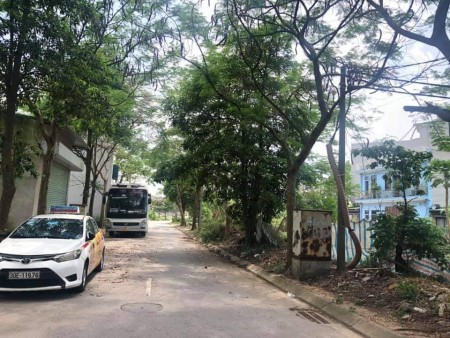 GẤP! Bán nhà KĐT Pháp Vân dt 97m2 chỉ 2.5 tỷ, rẻ nhất thị trường. LH 0383840480