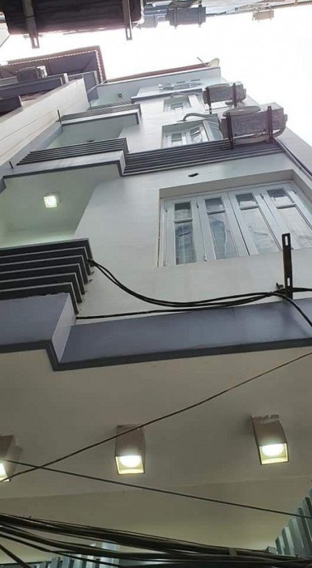 Bán gấp nhà số 10 ngõ 318 Đê la Thành, DT 56 m, 5 tầng, 2 mặt thoáng