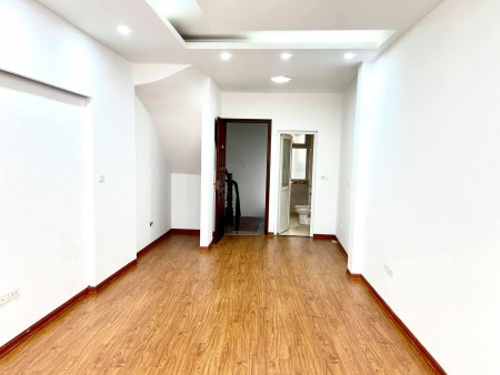 Nhà ngõ Võ Chí Công 44m2 5.45 tỷ 6 tầng