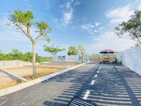 Khu đất đã có sổ đỏ Hà Nội, gần đường cao tốc CT08. Cách khu CNC Hòa Lạc chỉ hơn 1 km.