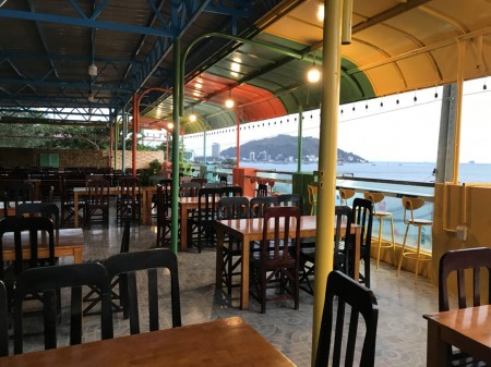 Mặt bằng đang kinh doanh quán ăn rất đẹp 3 tầng view biển