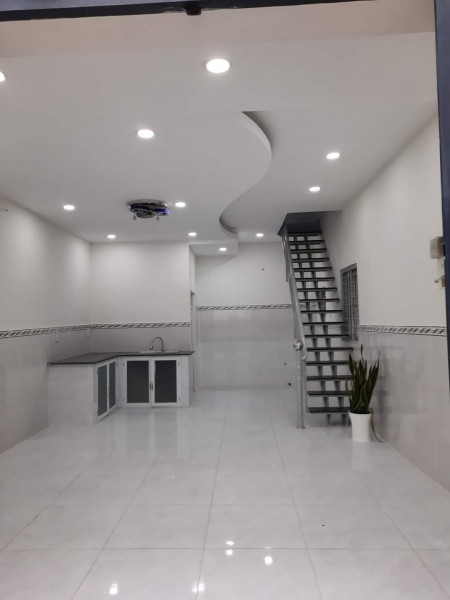 Thanh khoản gấp nhà Lạc Long Quân, 40m2, 3 PN, 3.5 TỶ CÒN THƯƠNG LƯỢNG