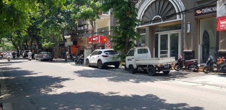 Tòa nhà mới 13 tầng bể bơi hầm mặt phố cổ Hoàn Kiếm Hà Nội 650 tỷ.