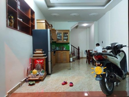 Cần Bán nhà riêng 5 tầng 4 ngủ 33m2 gần Công Viên Cầu Giấy giá nhỉnh 3,5 Tỷ