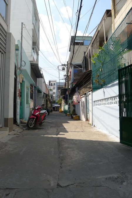 NHÀ BÁN HẺM 1/ LẠC LONG QUÂN 48m2(4.8x10)GIÁ CHỈ 4.9 TỶ